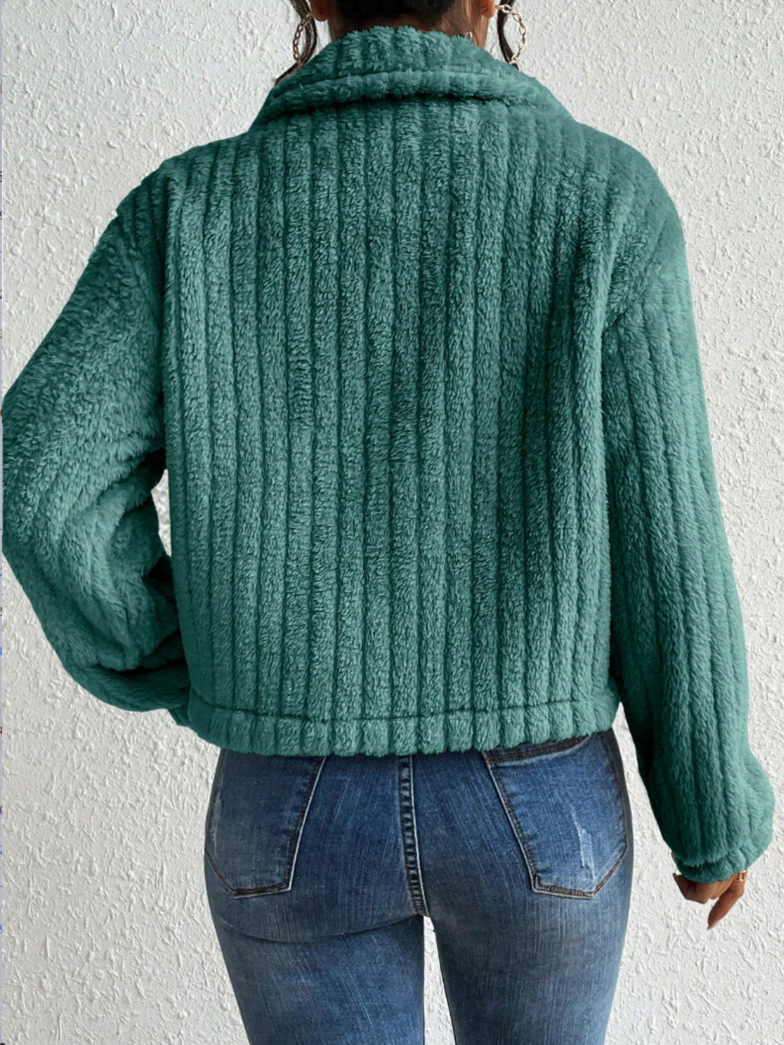 Chaqueta abotonada con cuello peludo