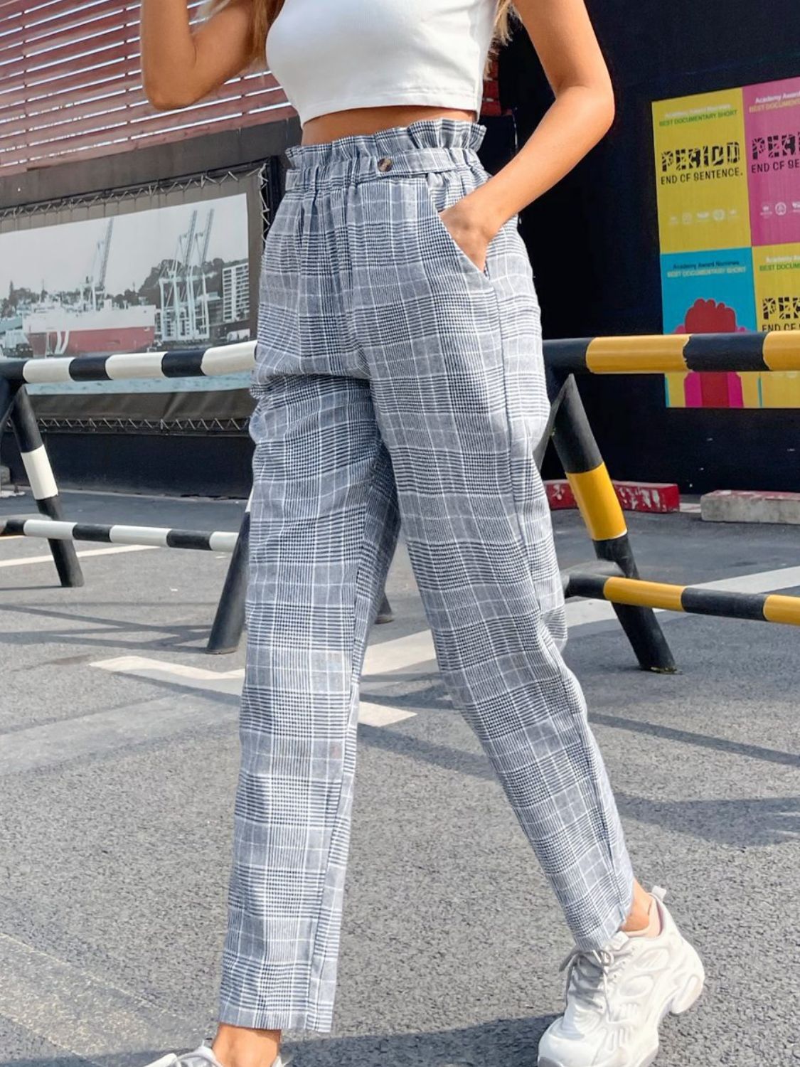 Pantalones rectos con cintura elástica a cuadros