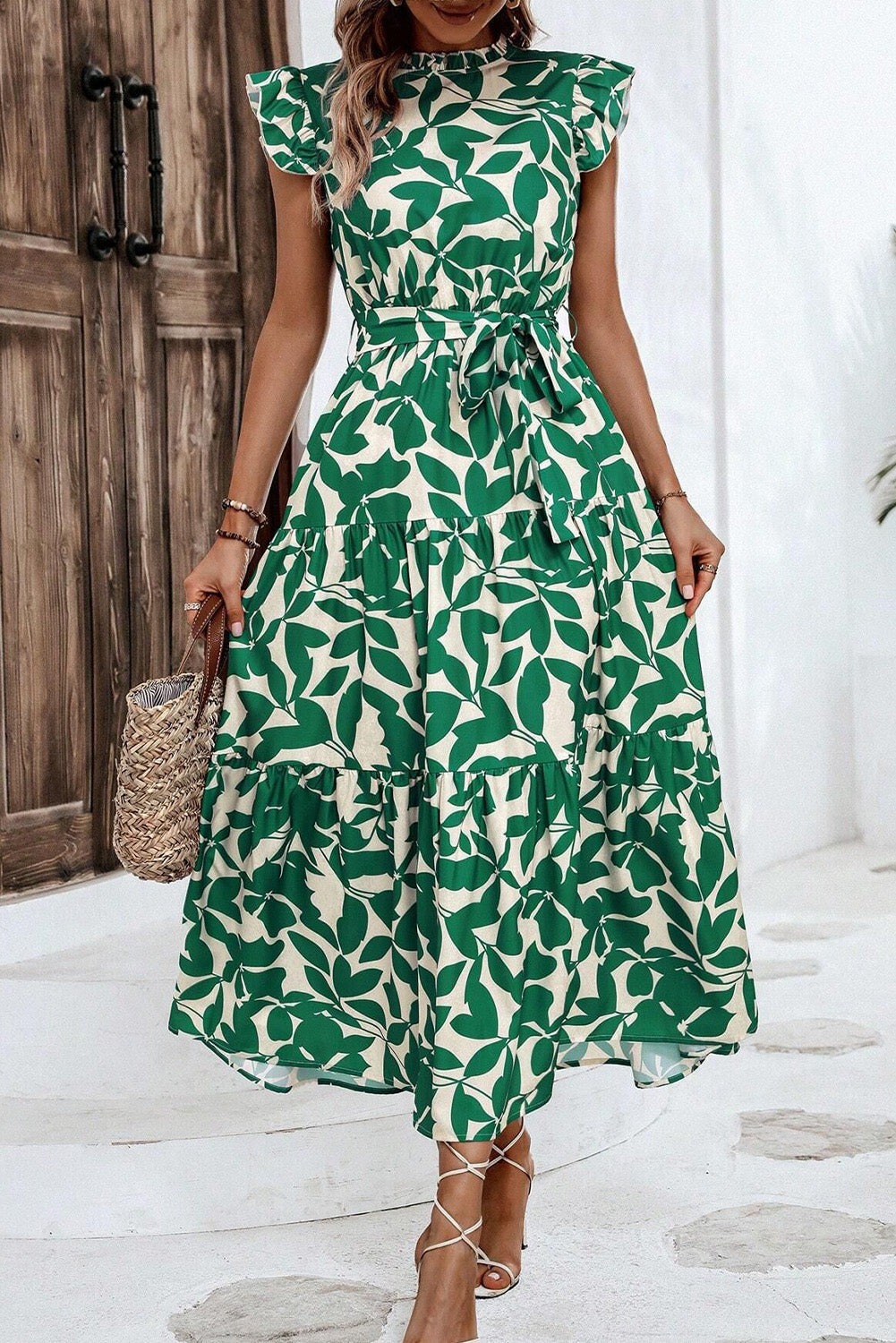 Vestido sin mangas con cintura alta, cuello alto, volantes y estampado de hojas verdes