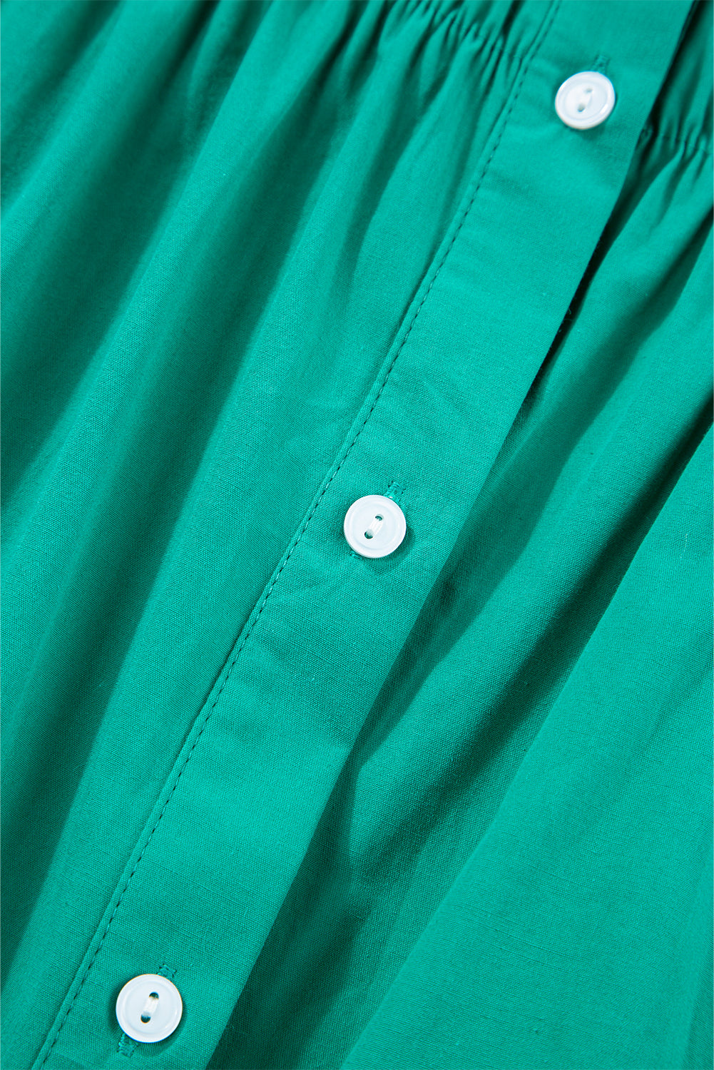 Vestido camisero con botones y mangas fruncidas con volantes de color verde brillante