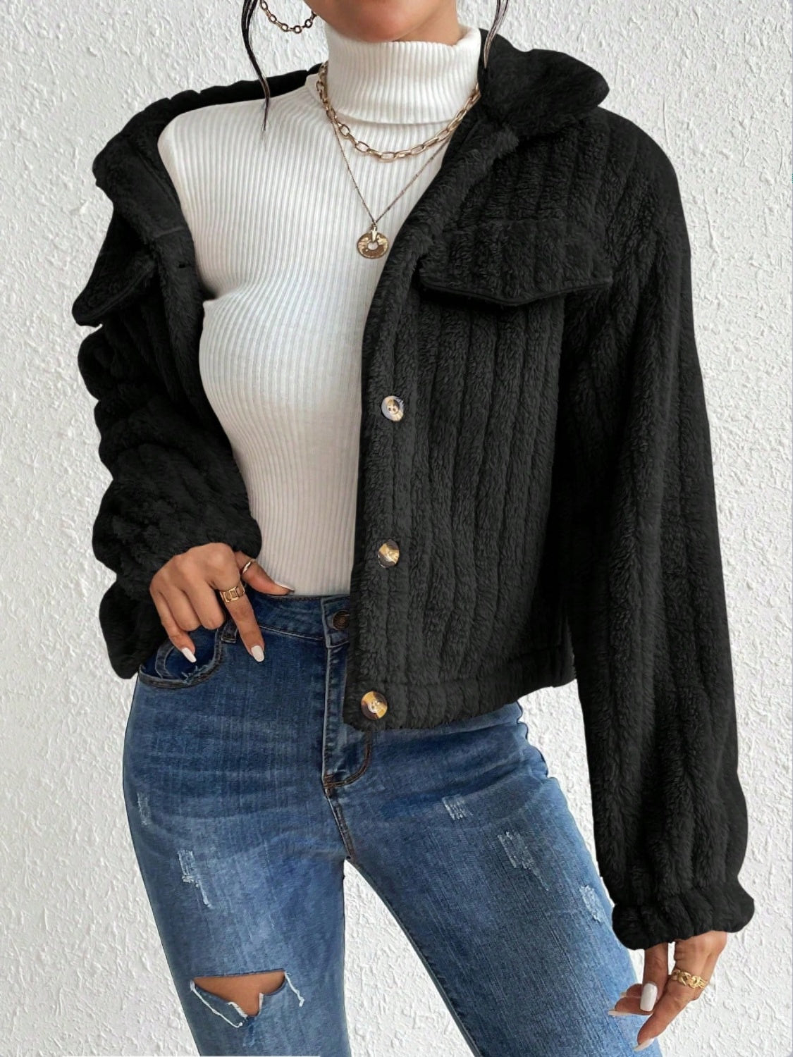 Chaqueta abotonada con cuello peludo