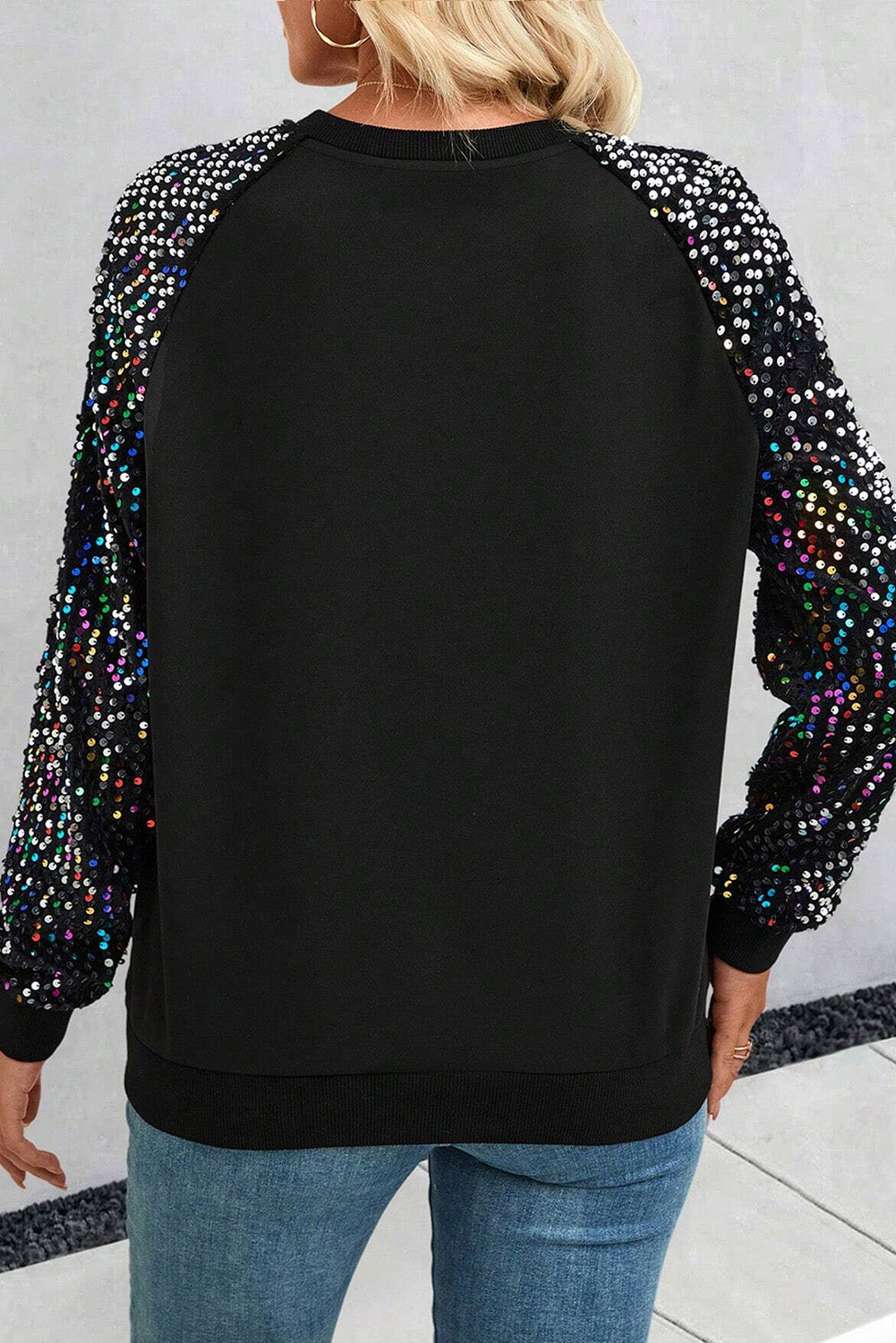 Blusa de manga larga con cuello redondo y lentejuelas