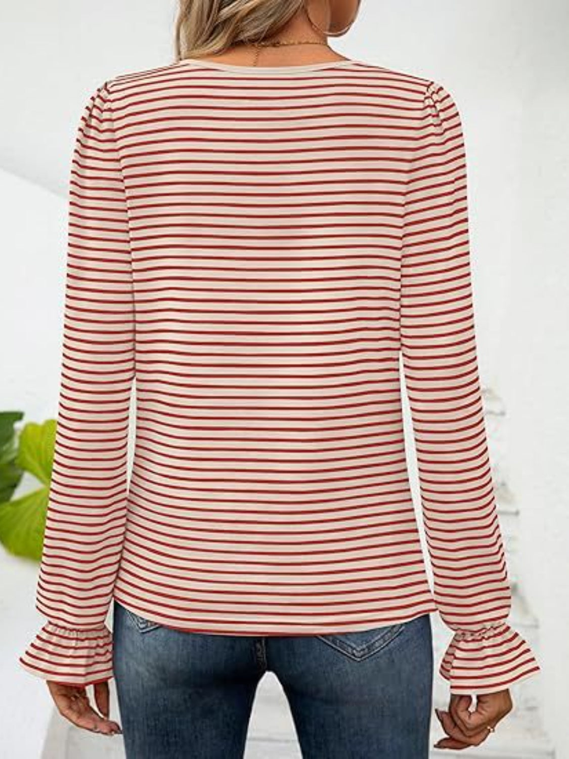 Blusa de rayas con escote cuadrado y mangas con volantes