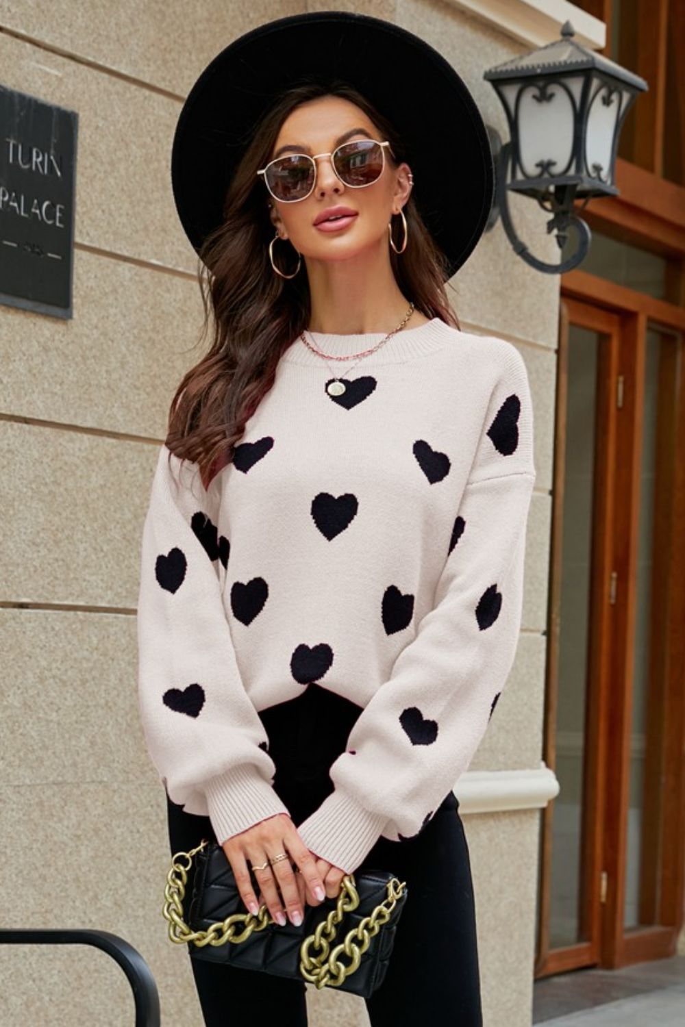 Suéter tipo túnica con cuello redondo y mangas abullonadas con estampado de corazón tejido a la derecha