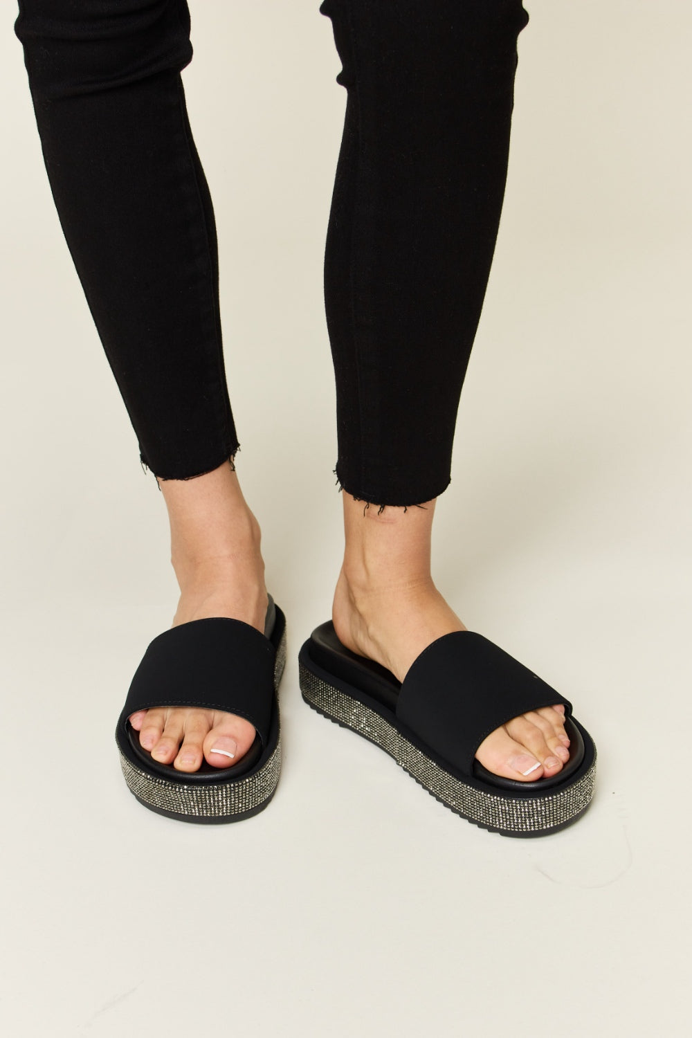 Sandalias de plataforma con diamantes de imitación y punta abierta Forever Link