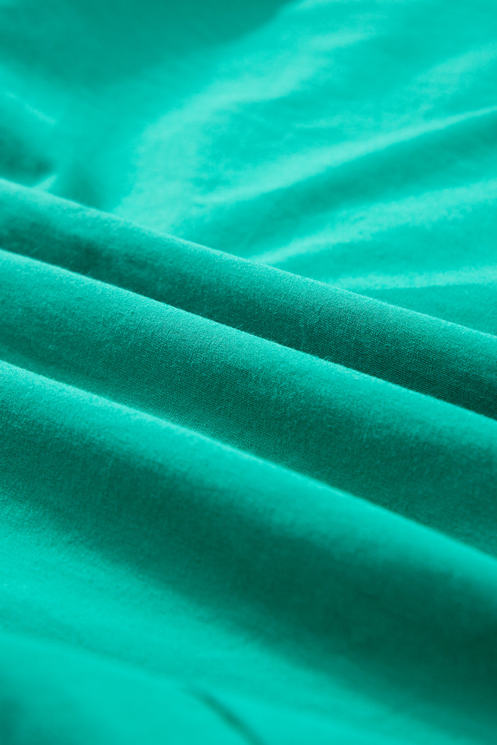 Vestido camisero con botones y mangas fruncidas con volantes de color verde brillante