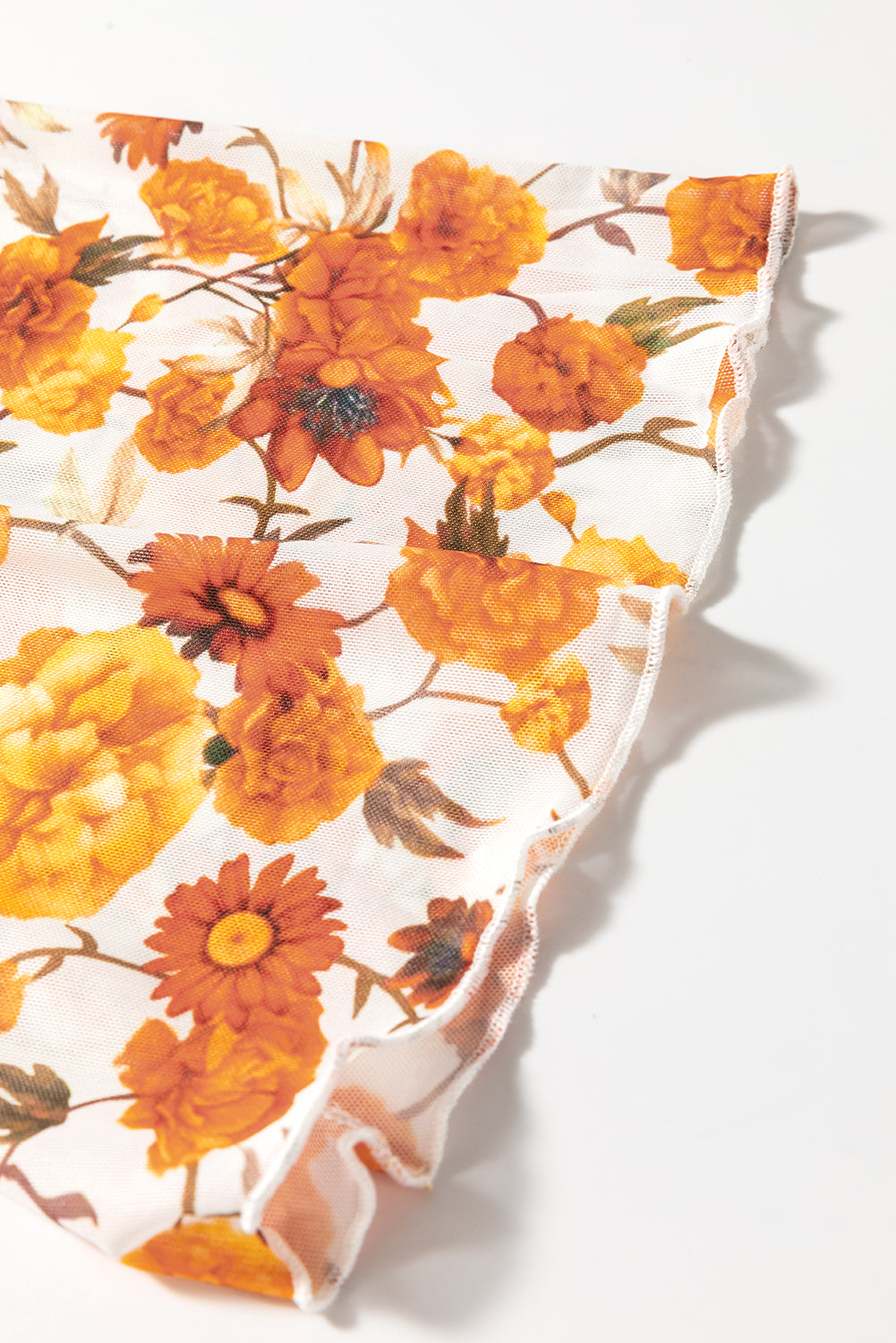 Blusa estampada con cuello alto y mangas acampanadas