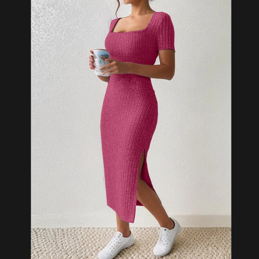Vestido de punto acanalado con aberturas laterales y cuello cuadrado