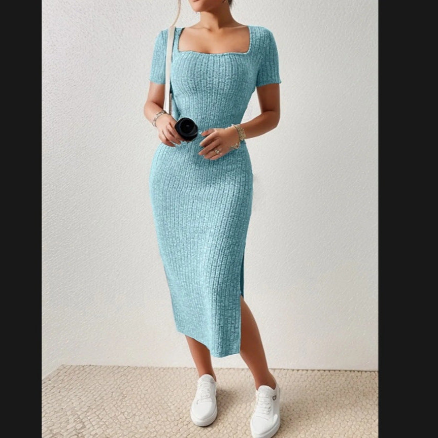 Vestido de punto acanalado con aberturas laterales y cuello cuadrado