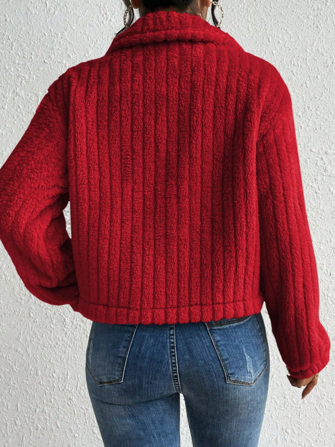 Chaqueta abotonada con cuello peludo
