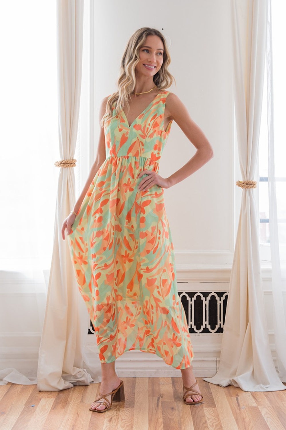 Vestido sin mangas con escote en V y estampado Sew In Love