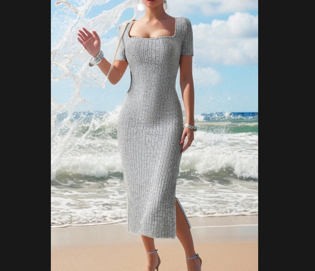 Vestido de punto acanalado con aberturas laterales y cuello cuadrado