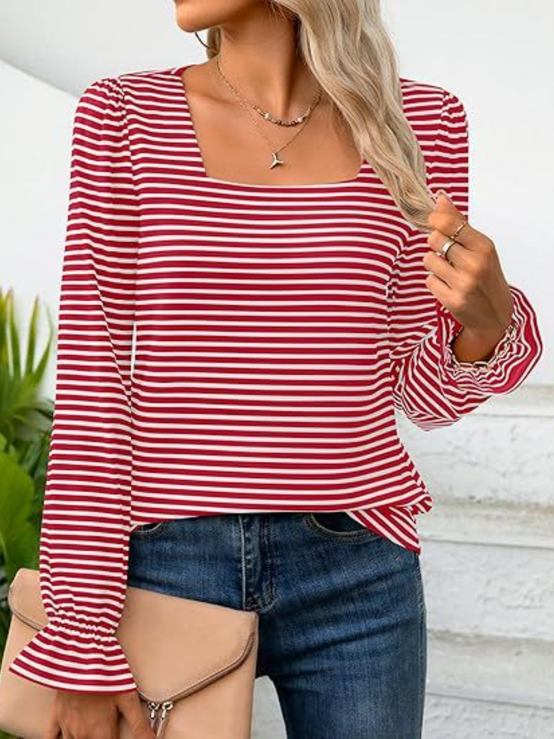 Blusa de rayas con escote cuadrado y mangas con volantes