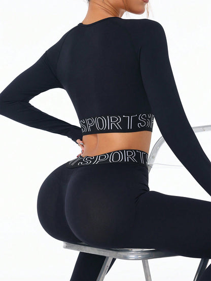 Conjunto deportivo de top y leggings de manga larga con cuello redondo y estampado de letras