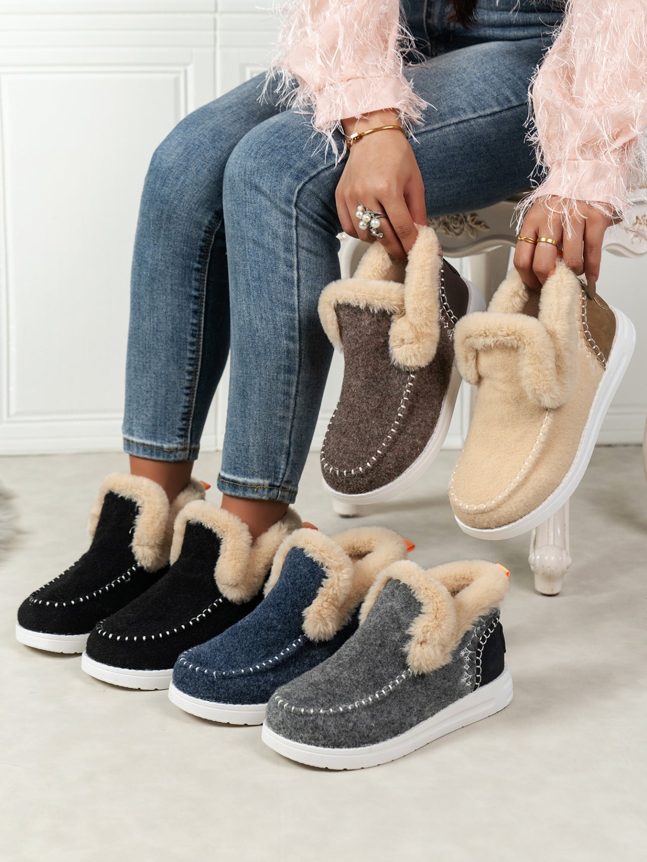 Zapatillas planas con punta redonda y gamuza peluda