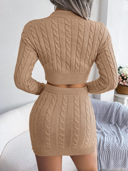 Conjunto de suéter y falda con cuello redondo y tejido de cable
