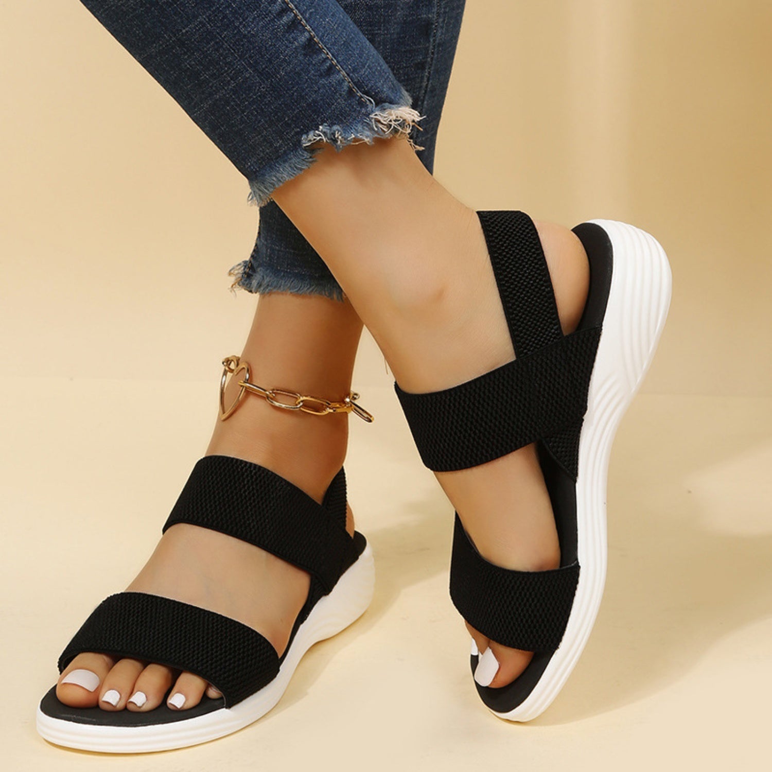 Sandalias de goma con punta abierta y tacón bajo