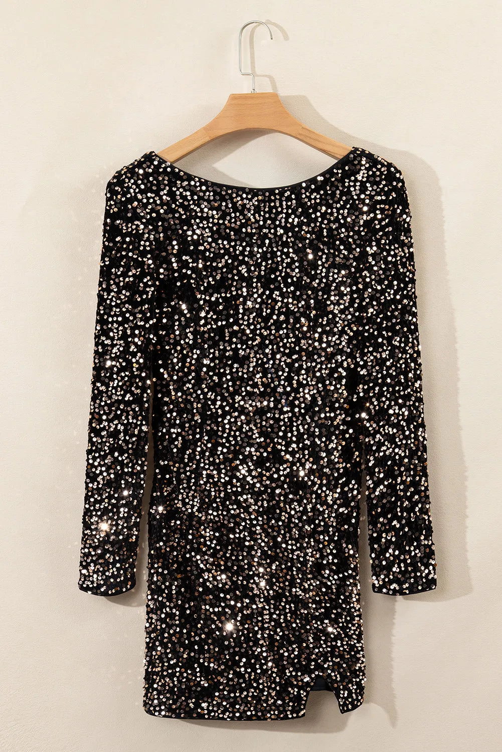 Vestido de manga larga con escote redondo y lentejuelas sin espalda
