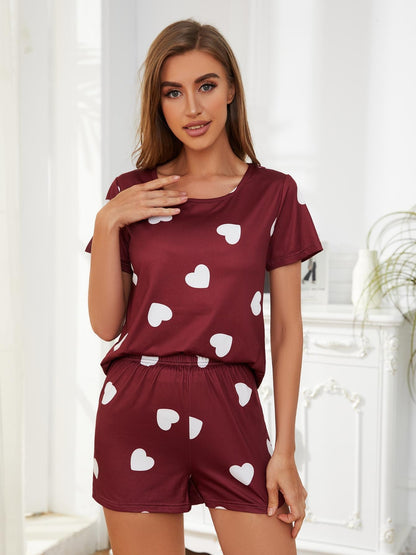 Conjunto de salón con top y pantalones cortos con cuello redondo y corazón