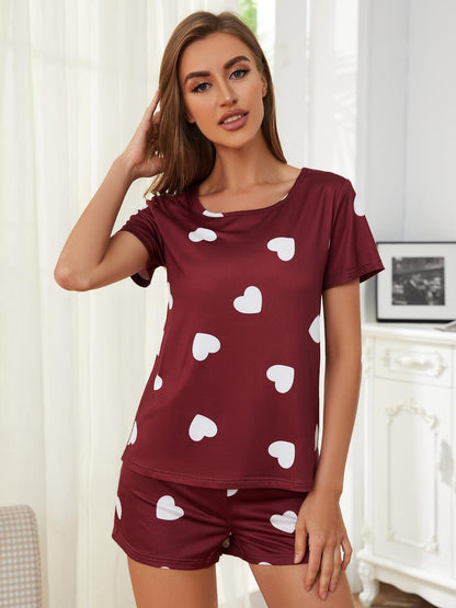 Conjunto de salón con top y pantalones cortos con cuello redondo y corazón