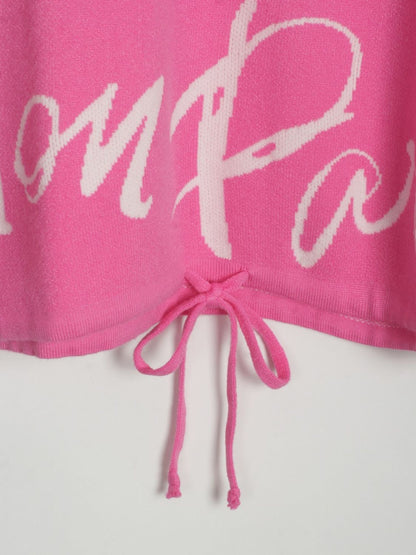 Suéter con cuello redondo, hombros caídos y estampado de letras con dobladillo con cordón
