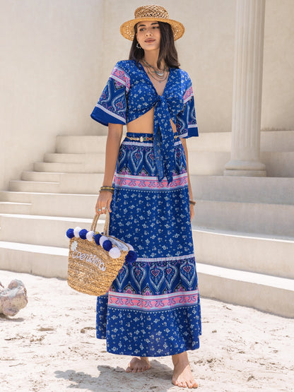Conjunto de falda y top con mangas onduladas y estampado