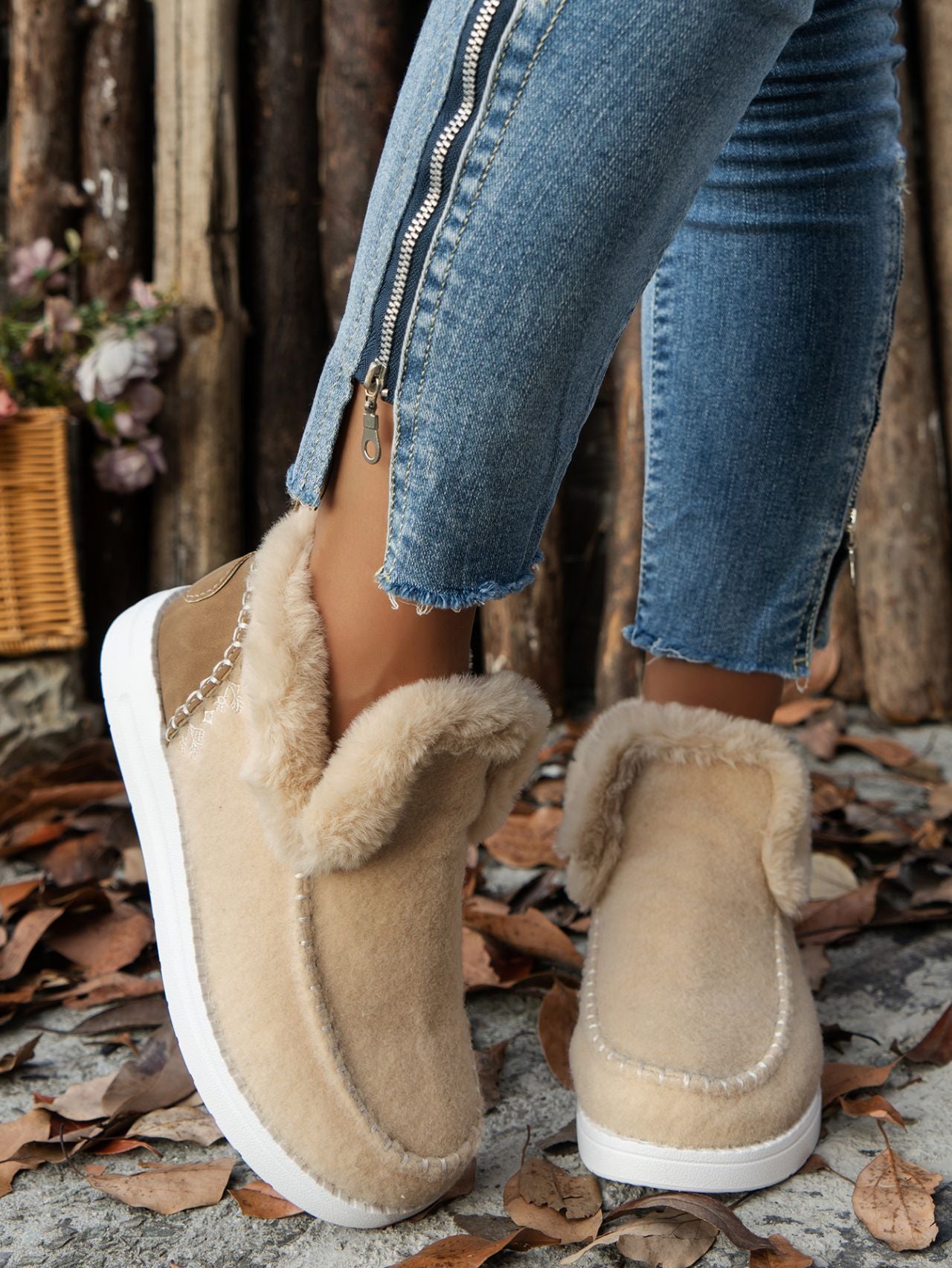 Zapatillas planas con punta redonda y gamuza peluda