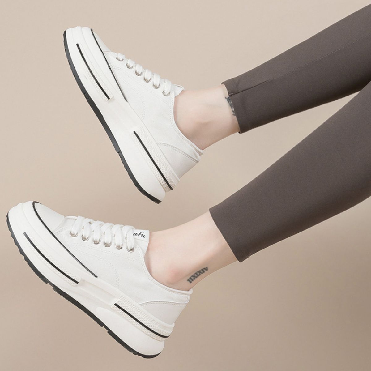 Zapatillas de plataforma con punta redonda atada
