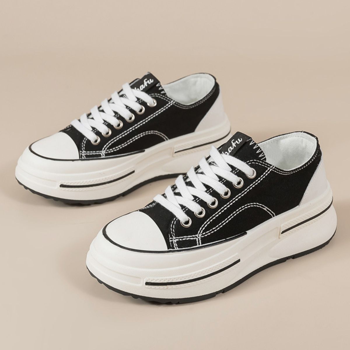 Zapatillas de plataforma con punta redonda atada