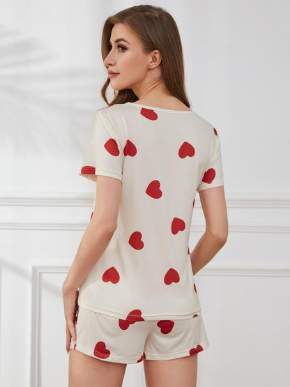 Conjunto de salón con top y pantalones cortos con cuello redondo y corazón