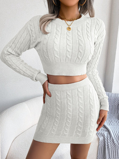 Conjunto de suéter y falda con cuello redondo y tejido de cable