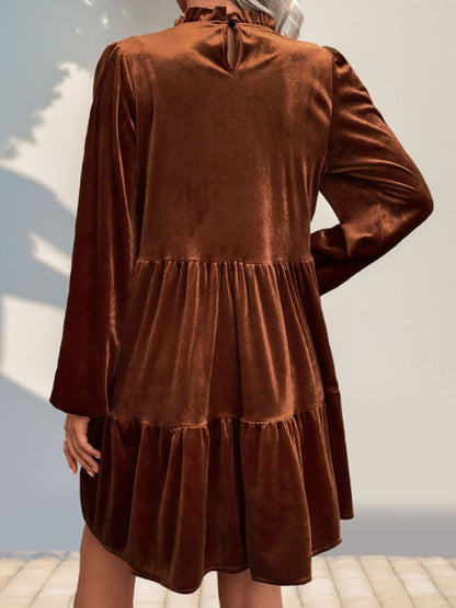 Vestido de manga larga con escote alto fruncido y capas Perfee