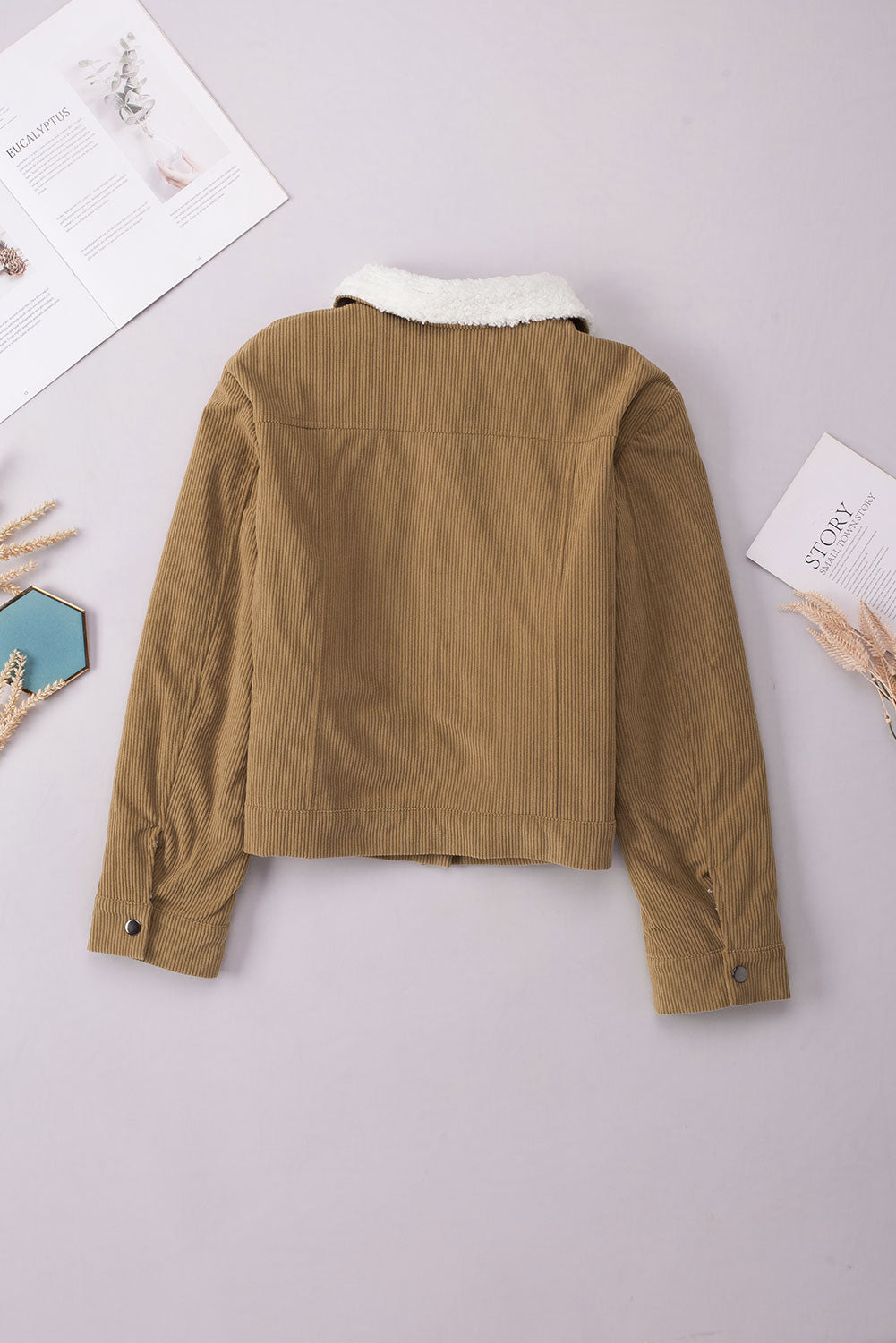 Chaqueta con cuello a presión