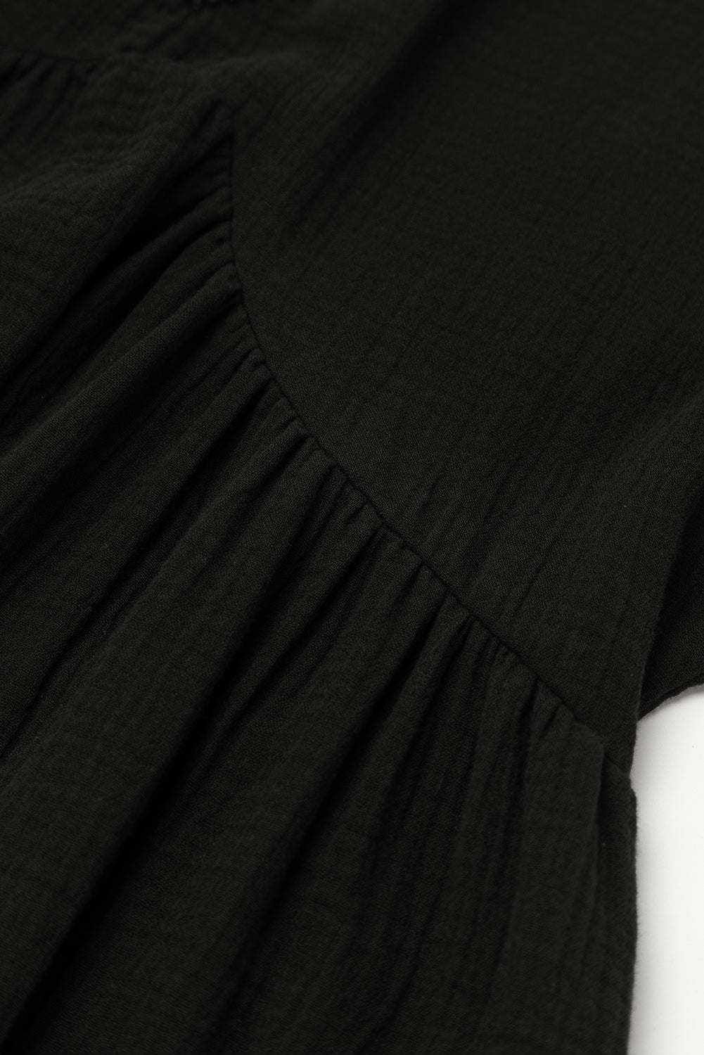 Vestido corto de encaje con escote en V y mangas cortas, color negro