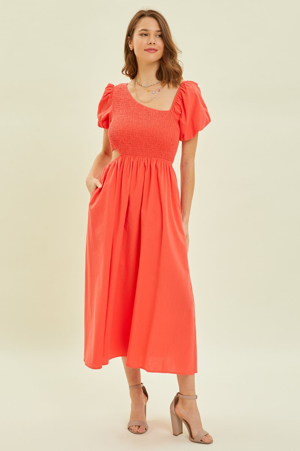 Vestido midi con aberturas fruncidas de HEYSON