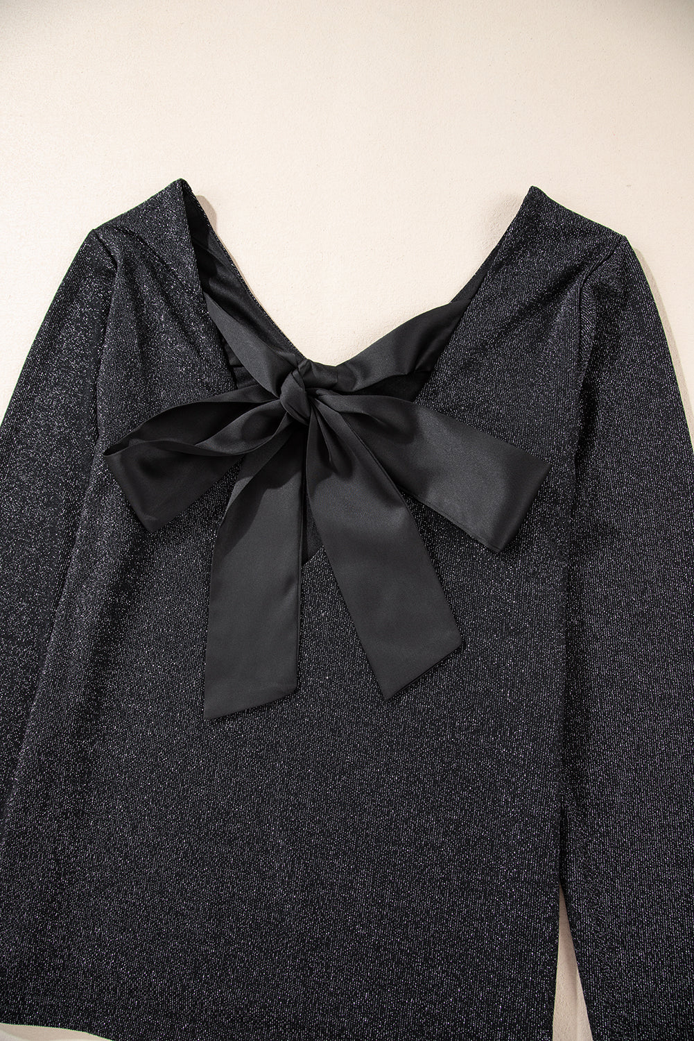 Blusa de manga larga con escote en V y lazo