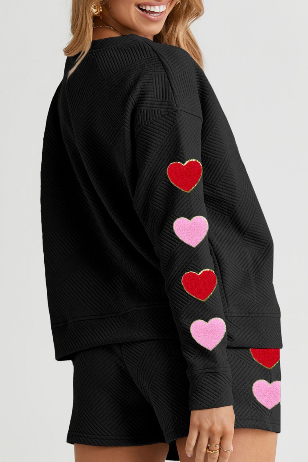 Conjunto de top de cuello redondo y pantalones cortos con cordón con textura de corazón