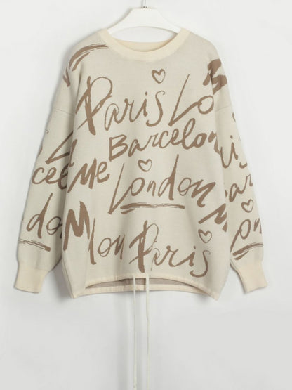 Suéter con cuello redondo, hombros caídos y estampado de letras con dobladillo con cordón