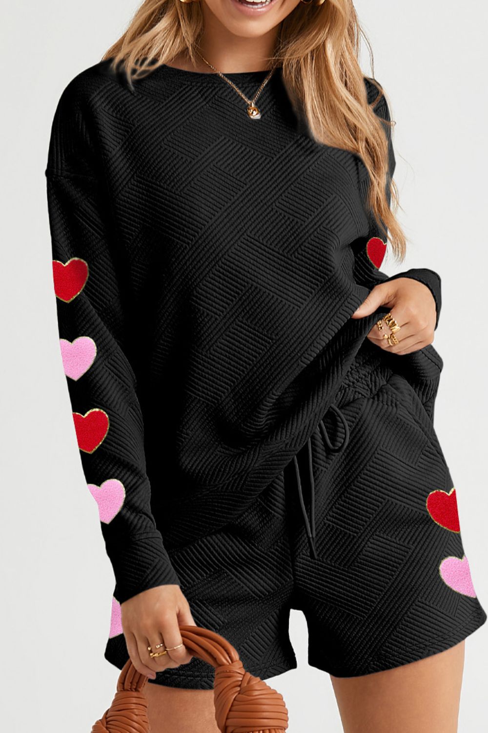 Conjunto de top de cuello redondo y pantalones cortos con cordón con textura de corazón