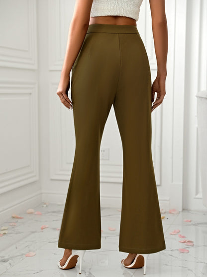 Pantalones acampanados con abertura y bolsillos