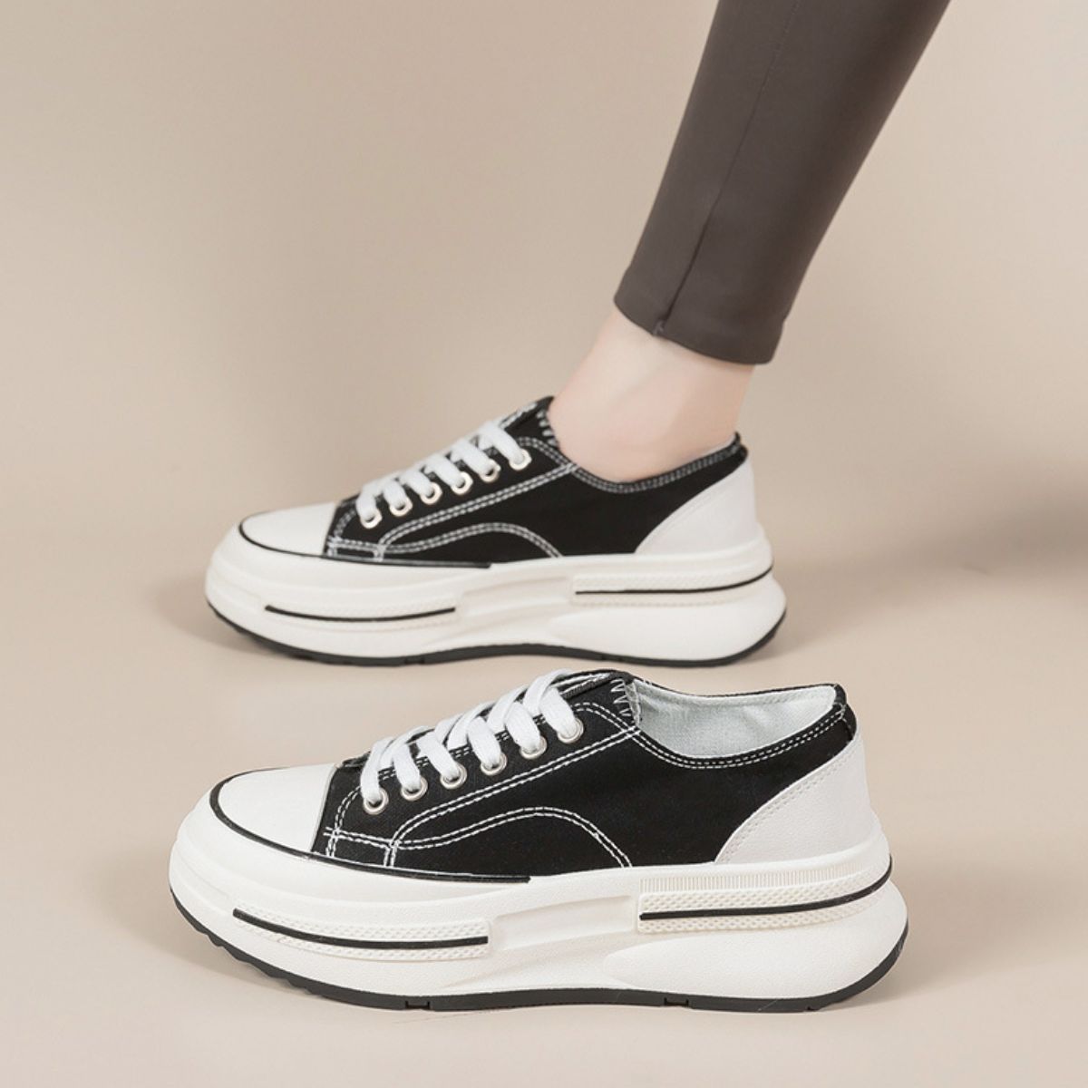 Zapatillas de plataforma con punta redonda atada
