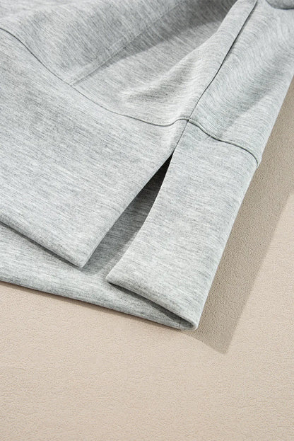 Conjunto de camiseta de manga larga con media cremallera y pantalones cortos con cordón