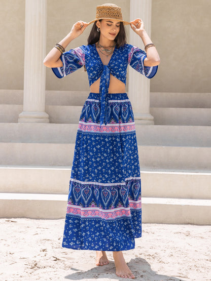 Conjunto de falda y top con mangas onduladas y estampado